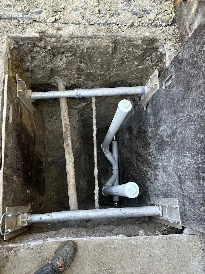 Experienced plumber completing Drain Cleaning work in Grosse Pointe